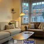 4 Bed Spacious Oxford House Near The City Centre By Spencer And Jackson Short Lets & Serviced Accommodation